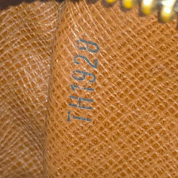 100% Authentic Louis Vuitton Amazon Monogram Cross - Picture 9 of 10